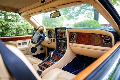 1999 BENTLEY AZURE
Version française
Châssis...