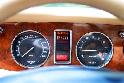 1999 BENTLEY AZURE
Version française
Châssis...