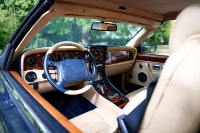 1999 BENTLEY AZURE
Version française
Châssis...