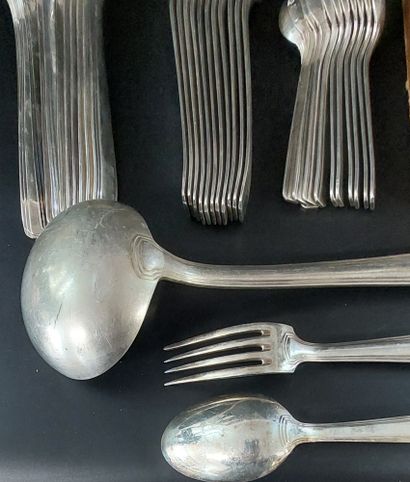 Metal CUTLERY SET consisting of: 

- 12 pieces...