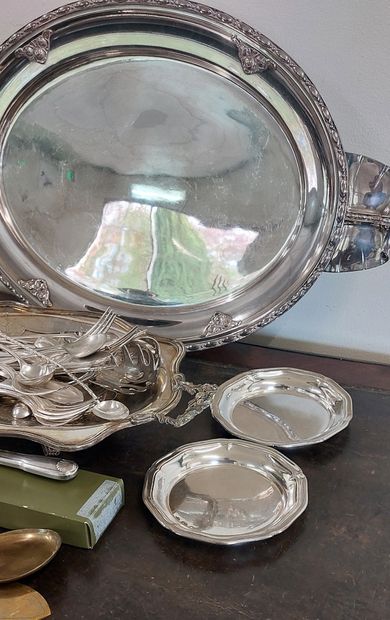 Metal SET including: 

- 1 large tray, 38.5...