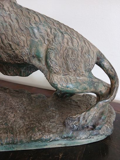 BRONZE

Lion rugissant

Bronze à patine verte...