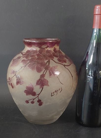 LEGRAS

Vase en verre à décor de feuillage...