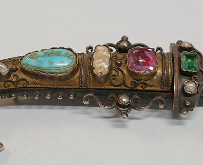 BROCHE en argent à décor de cabochons de...