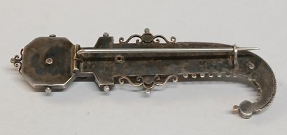 BROCHE en argent à décor de cabochons de...