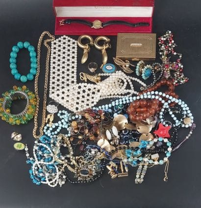FANTASY JEWELRY SET 

Necklaces, Omega watch,...
