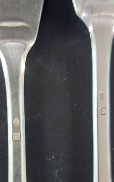 ELEVEN silver fish cutlery pieces

Minerva...