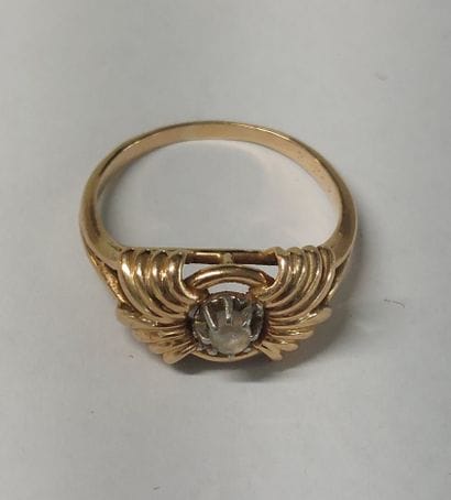 18K Gold Ring with White Stone

Size: 58

Weight:...