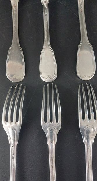 ENSEMBLE DE COUVERTS dépareillés en argent...