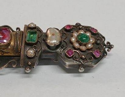 BROCHE en argent à décor de cabochons de...