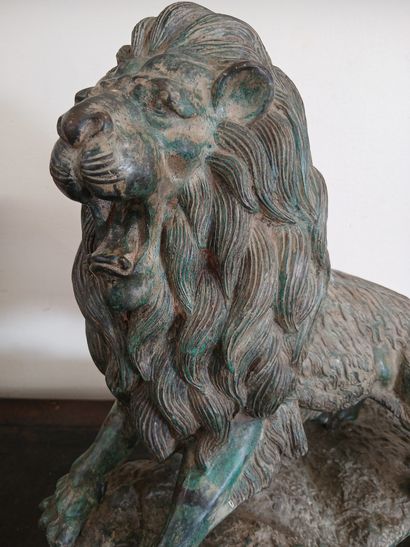 BRONZE

Lion rugissant

Bronze à patine verte...