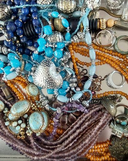 COSTUME JEWELRY SET including:

- necklaces,...