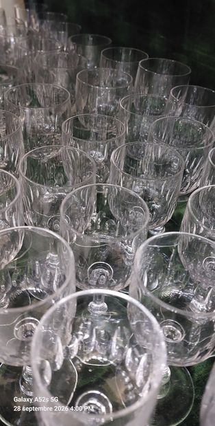 SERVICE DE VERRES en semi-cristal comprenant...