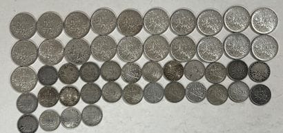 LOT de pièces en argent comprenant :

- 21...