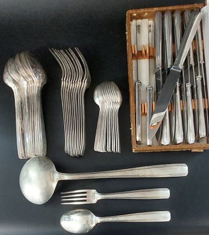 Metal CUTLERY SET consisting of: 

- 12 pieces...