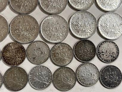 LOT de pièces en argent comprenant :

- 21...
