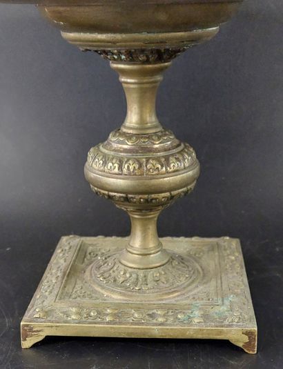 BRONZE AND CRYSTAL TABLE CENTERPIECE IN THE...
