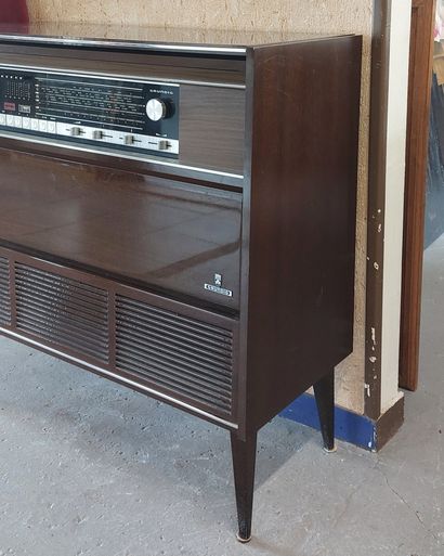 GRUNDIG

Meuble radio Verdi 4

Années 70

H...