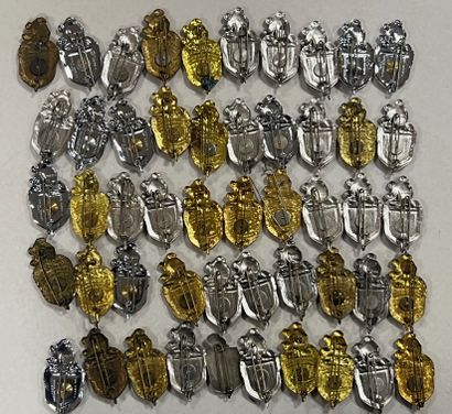 LOT D'INSIGNES militaires, Gendarmerie et...