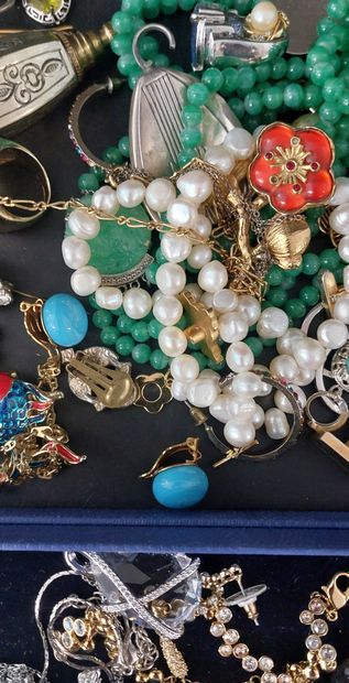 FANTASY JEWELRY SET

- SWAROVSKI jewelry

-...