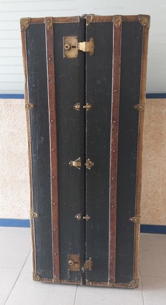 LIPROSTA 

Chest of drawers with four drawers...