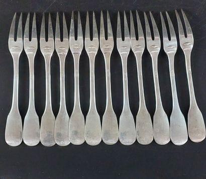 TWELVE SILVER SNAIL FORKS

Minerve hallmark

Weight:...
