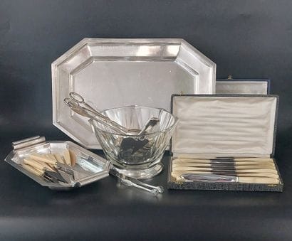 LOT comprenant : 

- 1 coupe en cristal (égrenures),...