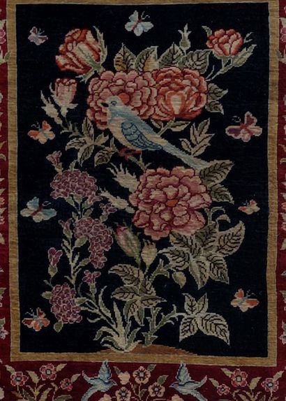 HEREKE

Petit tapis en soie fait main à décor...