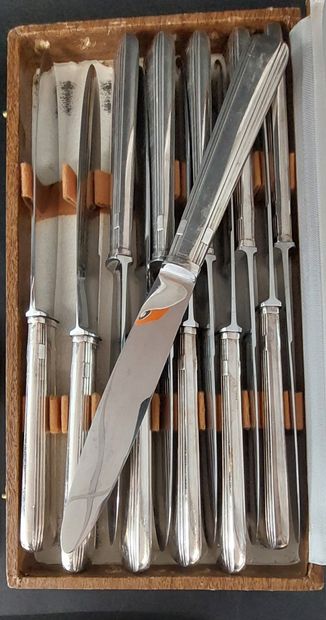 Metal CUTLERY SET consisting of: 

- 12 pieces...