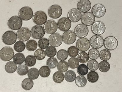 LOT de pièces en argent comprenant :

- 21...