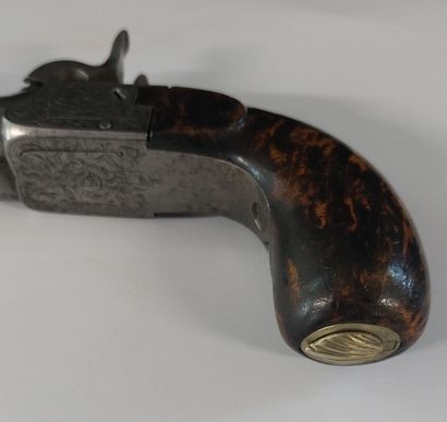 PISTOLET DE VOYAGE à coffre et à percussion...