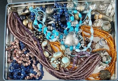 COSTUME JEWELRY SET including:

- necklaces,...