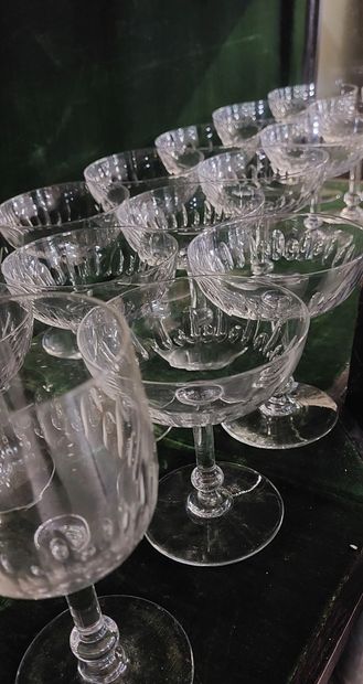 SERVICE DE VERRES en semi-cristal comprenant...