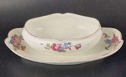 MENNECY PORCELAIN 

Floral design

18th century

DV...