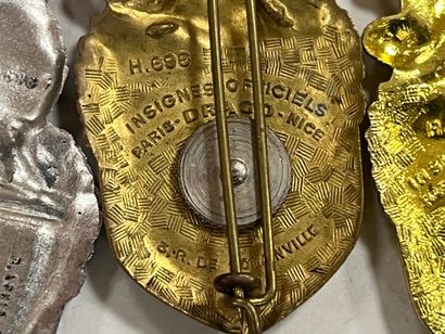 LOT D'INSIGNES militaires, Gendarmerie et...