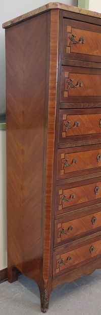 Veneered wood weekly planner, marble top

Transitional...