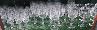 SERVICE DE VERRES en semi-cristal comprenant...