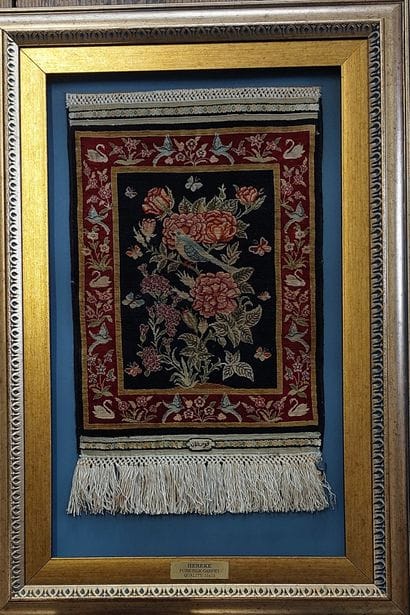 HEREKE

Petit tapis en soie fait main à décor...