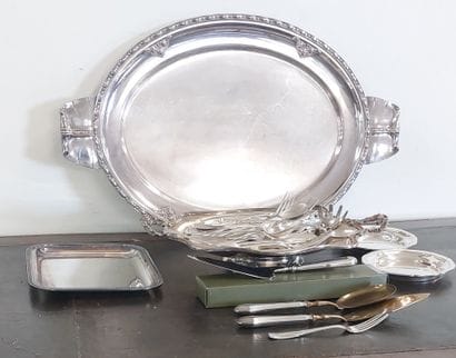 Metal SET including: 

- 1 large tray, 38.5...