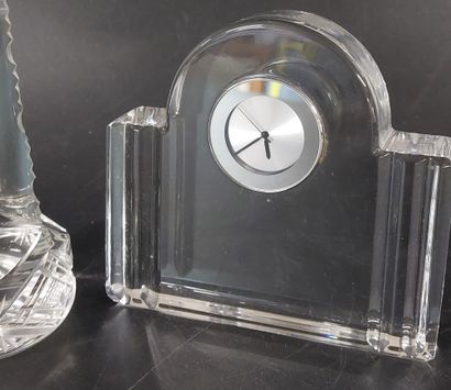 VAL-SAINT-LAMBERT

Desk clock

H: 10.5 cm



Includes...