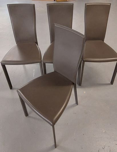 CATTELAN 

Suite de quatre chaises gainées...