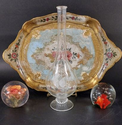 SET including: 

- 1 Italian tray with painted...