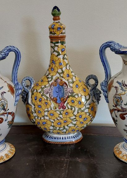 GIEN

Paire de vases en faïence de Gien à...