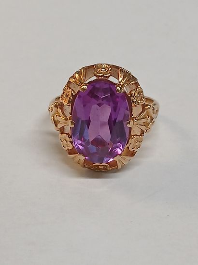 BAGUE en or 14K et pierre de couleur améthyste

T...