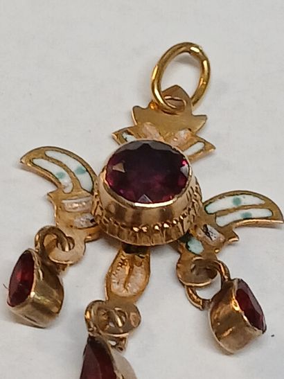 PENDENTIF en or 18K et émaux (manques) et...