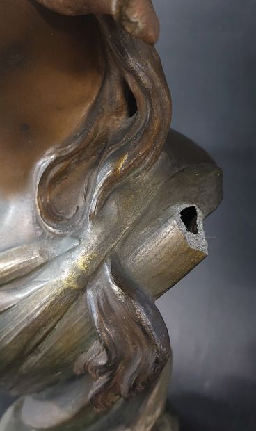 BROSSY

Iris

Signed bust made of regule

H:...