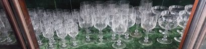 SERVICE DE VERRES en semi-cristal comprenant...