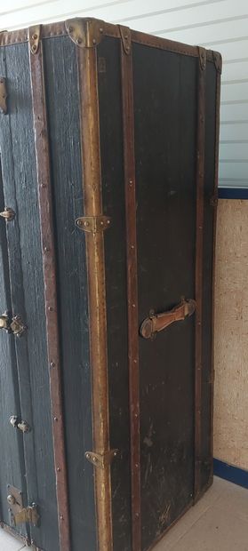 LIPROSTA 

Chest of drawers with four drawers...