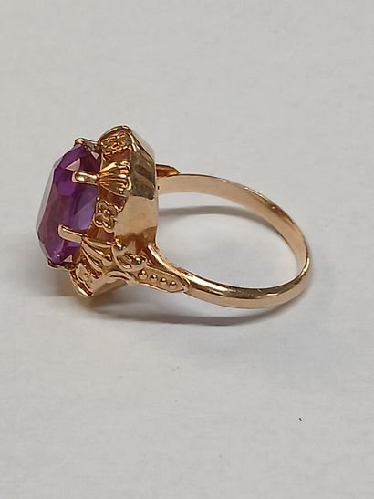 BAGUE en or 14K et pierre de couleur améthyste

T...