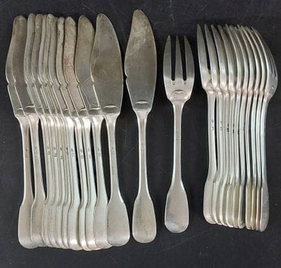 ELEVEN silver fish cutlery pieces

Minerva...